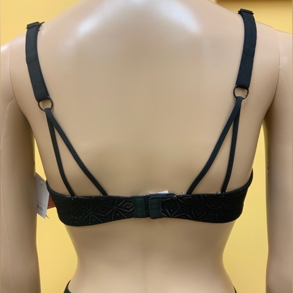 Auden - Picture 2 of 2